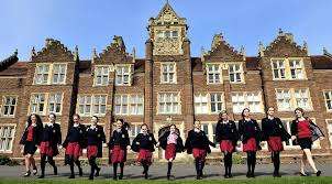 England Schools to Implement Ban on Cellphone Use to Improve Classroom Environment